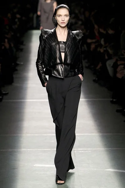 Look 3